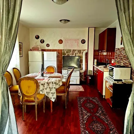 Komani Hideout 度假居 波德戈里察