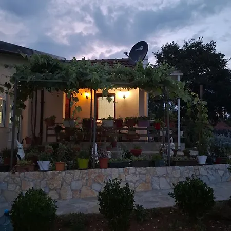 Komani Hideout * 波德戈里察