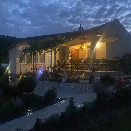Komani Hideout 度假居 *